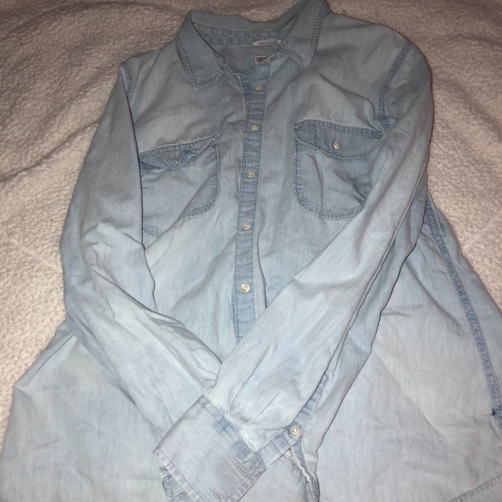VERY CUTE DENIM BUTTON UP!!